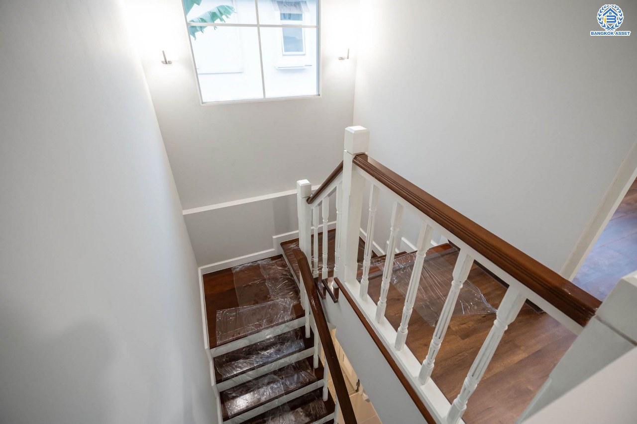 บ้านมือสองตกแต่งใหม่ โครงการ มัณฑนา วัชรพล-รามอินทรา2 หลังมุม เนื้อที่ 74.2 ตร.ว. ฟังก์ชัน 3 ห้องนอน 3 ห้องน้ำ จอดรถได้ 2 คัน พร้อม Living Room กว้างขวาง บนทำเลใจกลางเมือง! เชื่อมต่อทั้งถนนเกษตร-นวมินทร์, ลาดพร้าว, รัชโยธินฯ ใกล้ทางด่วน "รามอินทรา–อาจณรงค์" และรถไฟฟ้าสายสีน้ำตาล "สถานีโรงเรียนสตรีวิทยา2"...